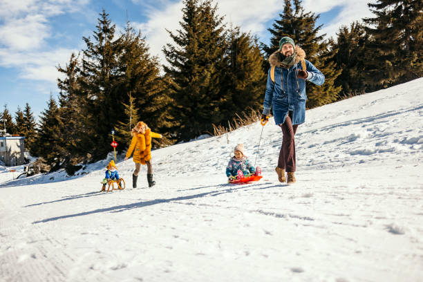 istock Family spends a day in the snow 1470205388