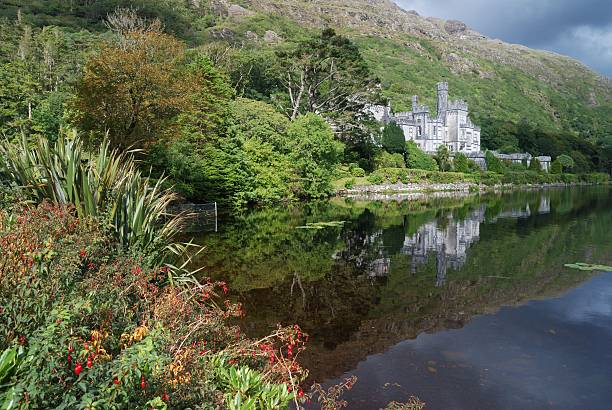 Kylemore abbey in green nature Kylemore abbey in beautiful nature and flowers in front kylemore abbey stock pictures, royalty-free photos & images