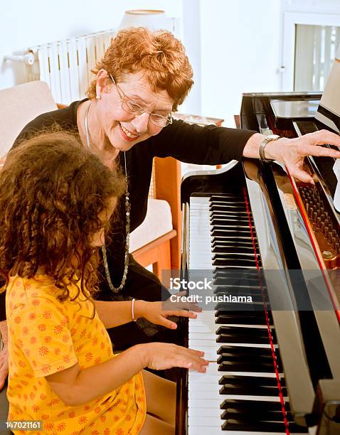 El Maestro De Piano Foto de stock y más banco de imágenes de Piano - Piano, Estudiante, Maestro