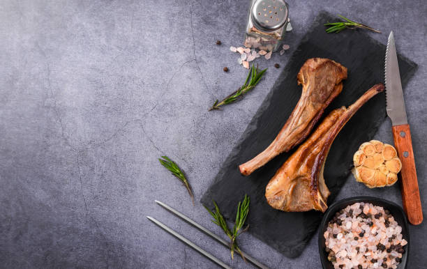 신선한 진미 토마 호크 양고기 볶음 - rack of lamb chop cutlet rosemary 뉴스 사진 이미지