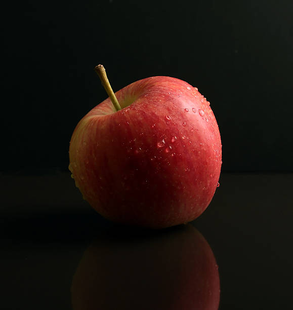 Red Apple On Black Reflective Surface Stock Photo - Download Image Now -  Apple - Fruit, Black Background, Black Color - iStock