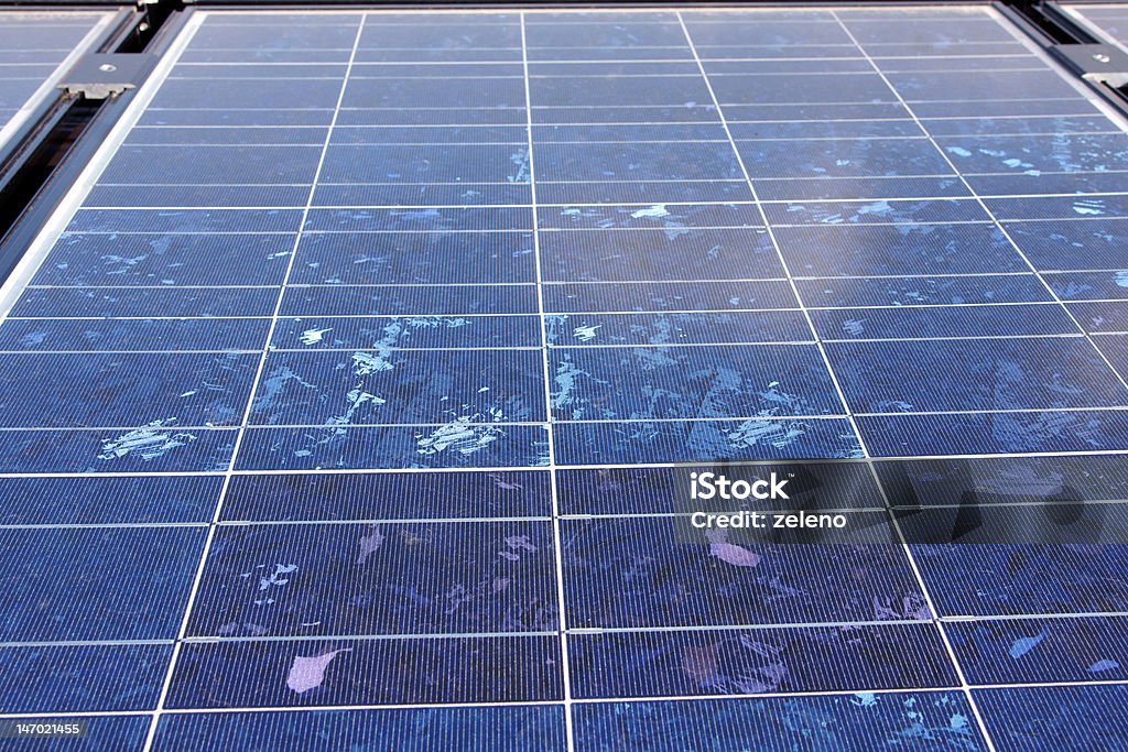 Painéis solares no Telhado - Royalty-free Azul Foto de stock