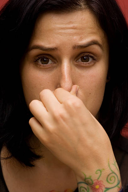 여자 - making a face smelling women human nose 뉴스 사진 이미지