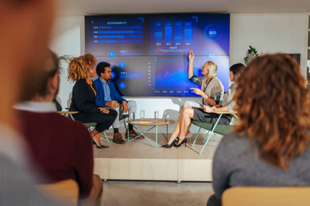 istock Businesswoman presenting graph in conference. 1470229451