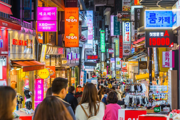 seoul crowds pedestrianised shopping streets myeongdong city nightlife korea - outdoors market imagens e fotografias de stock