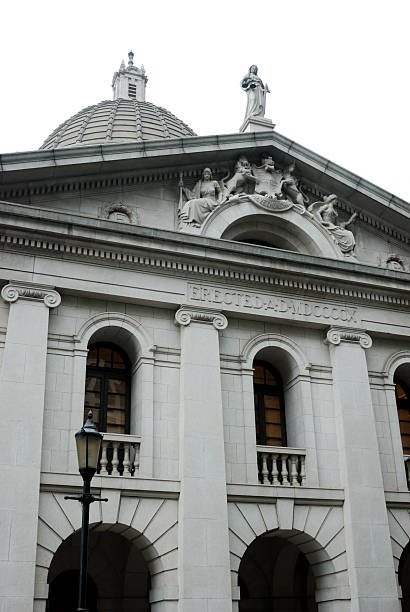 istock Hong Kong Legislative Council Building / Lady Justice 147024879
