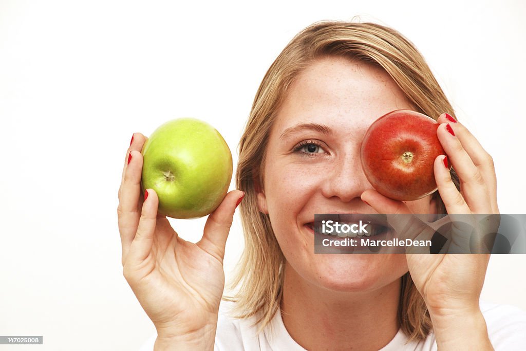 Frau lächelnd mit einem roten und grünen Apfel - Lizenzfrei Apfel Stock-Foto