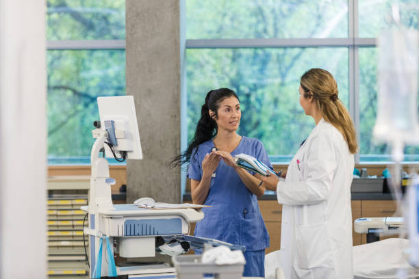 istock Nurse clarifies instructions with the doctor before she leaves for the day 1470253285