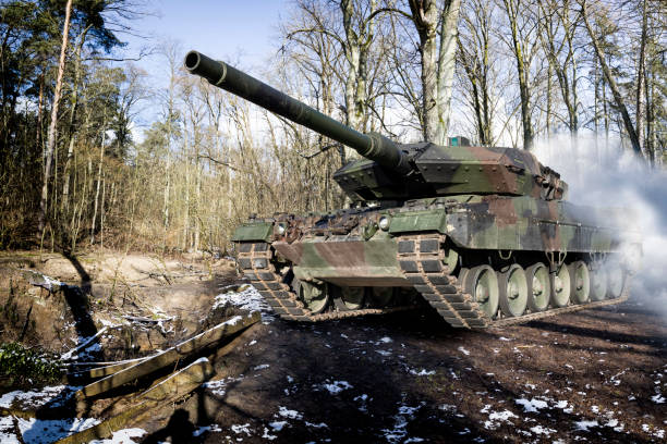 carro armato moderno leopard 2 - eu army foto e immagini stock
