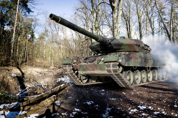 modern tank leopard 2 - leopard tank 個照片及圖片檔