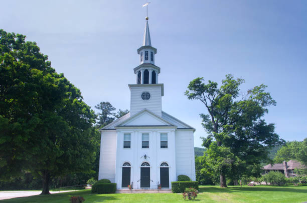istock North Caanan Congregational Church exterior 1470265263