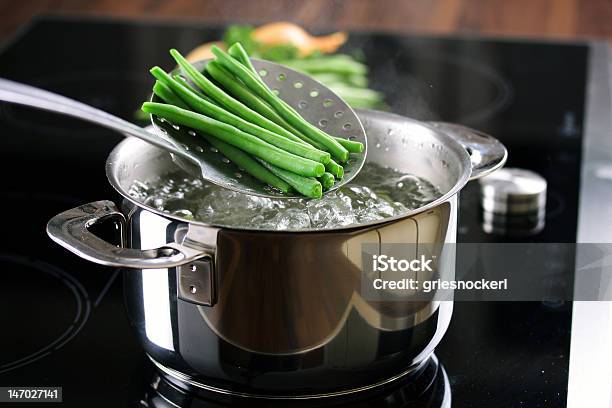 Cocina Frijoles Verdes Foto de stock y más banco de imágenes de Alimento - Alimento, Cacerola, Cocina - Electrodomésticos