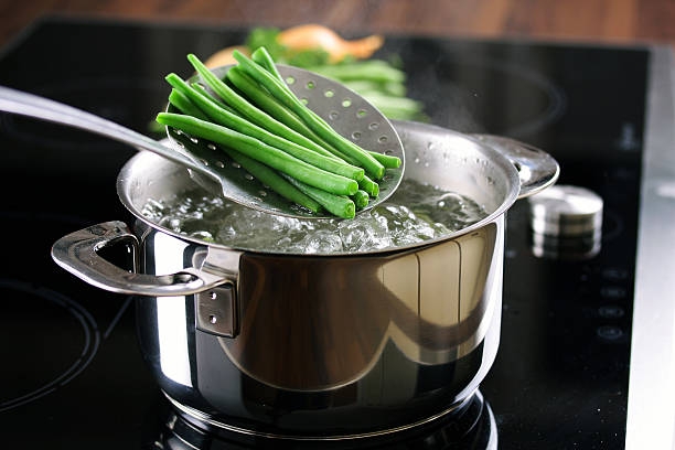 cuisine de haricots verts - greenbean casserole photos et images de collection