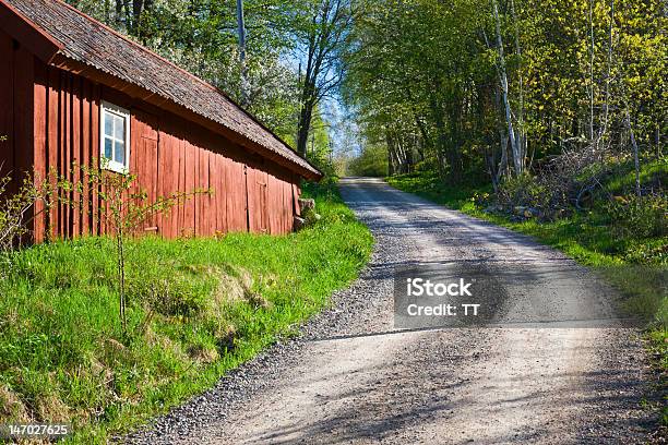 Estrada Secundária - Fotografias de stock e mais imagens de Celeiro - Celeiro, Estrada em Terra Batida, Vermelho