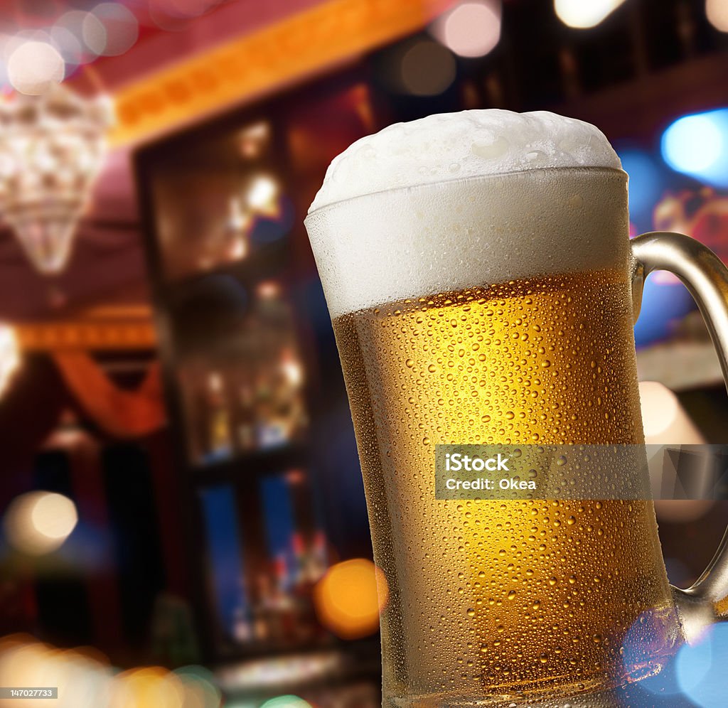 Bier an der bar - Lizenzfrei Alkoholisches Getränk Stock-Foto
