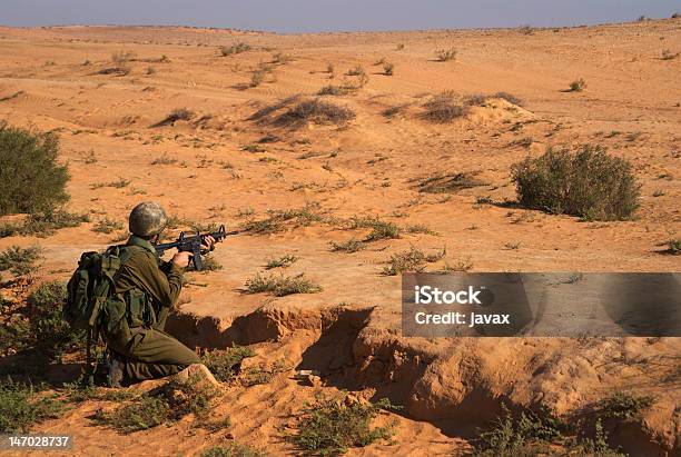 Soldados Israelíes Excersice En El Desierto Foto de stock y más banco de imágenes de Personal militar - Personal militar, Guerra, Israel