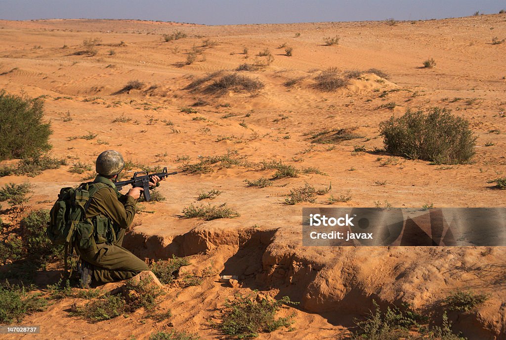 Soldats israéliens dans un désert d'exercice - Photo de Métier de l'armée libre de droits