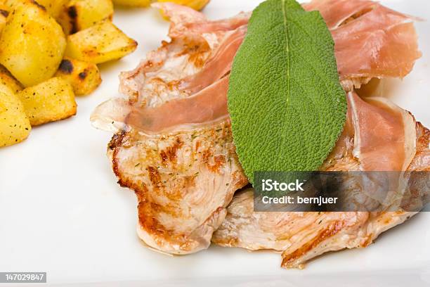 Photo libre de droit de Saltimboca banque d'images et plus d'images libres de droit de Aliment - Aliment, Assiette, Escalope de veau farcie