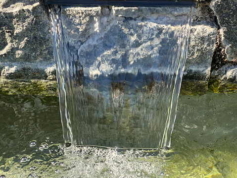 Unusual water flow from a fountain
