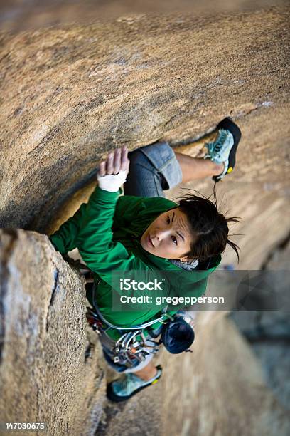 Foto de Alpinista Feminino Rock e mais fotos de stock de Escalação em rocha - Escalação em rocha, Asiático e indiano, Sexo Feminino