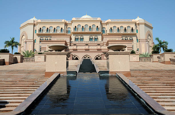 emirates palace in abu dhabi - emirates palace hotel stock-fotos und bilder
