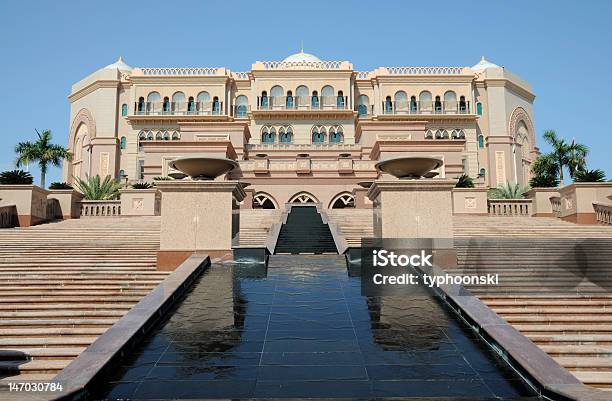 Di Abu Dhabi Emirates Palace - Fotografie stock e altre immagini di Emirates Palace Hotel - Emirates Palace Hotel, Abu Dhabi, Ambientazione esterna