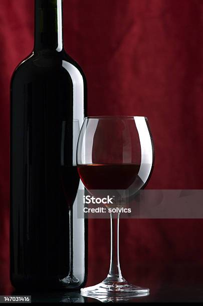 Red Wein Stockfoto und mehr Bilder von Alkoholisches Getränk - Alkoholisches Getränk, Cabernet Sauvignon-Traube, Flasche