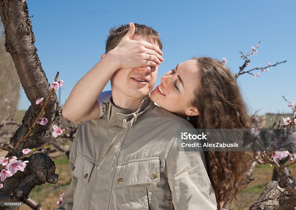 Jovem Homem e mulher ao ar livre - Royalty-free 20-24 Anos Foto de stock