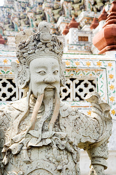 wat arun guardian-statue - wat arun buddhism temple stone stock-fotos und bilder