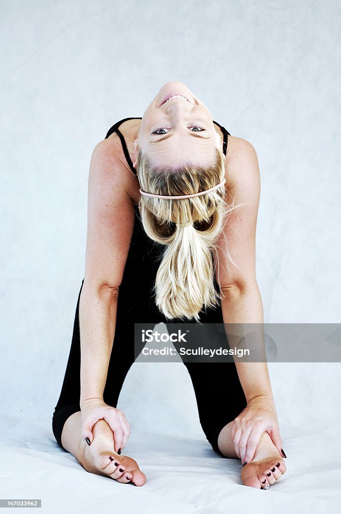 Atrás yoga pose - Foto de stock de Adulto libre de derechos