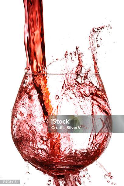 Spritzendes Wasser In Glas Wein Stockfoto und mehr Bilder von Aktivitäten und Sport - Aktivitäten und Sport, Alkoholisches Getränk, Bewegung