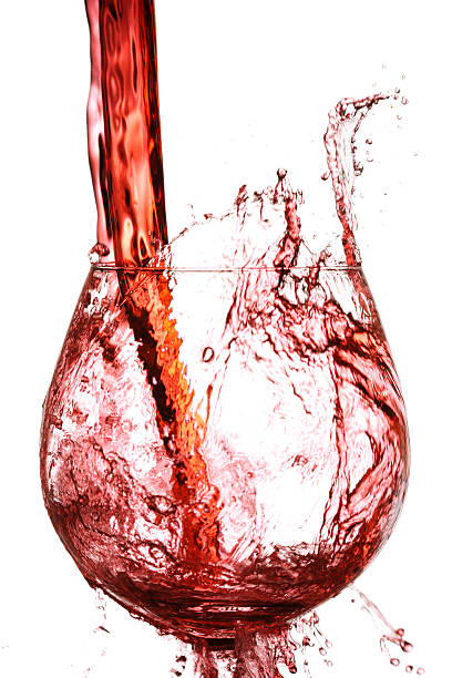 vin éclabousser de verre - splashy splashing actions food and drink photos et images de collection
