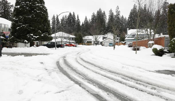 istock Two-Storey Houses in a Cul-de-sac in Canada 1470349027