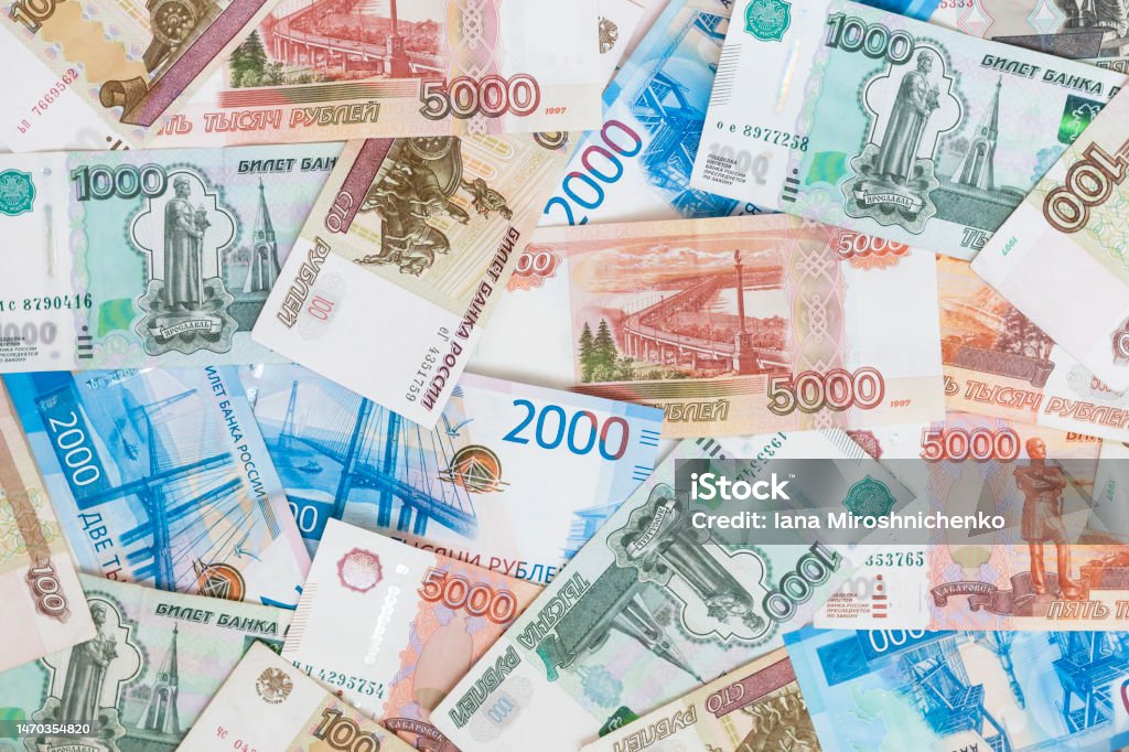 พื้นหลังเงินของธนบัตรรูเบิลรัสเซีย กองรูเบิลรัสเซียเนื้อสกุลเงิน ภาพสต็อก -  ดาวน์โหลดรูปภาพตอนนี้ - Istock