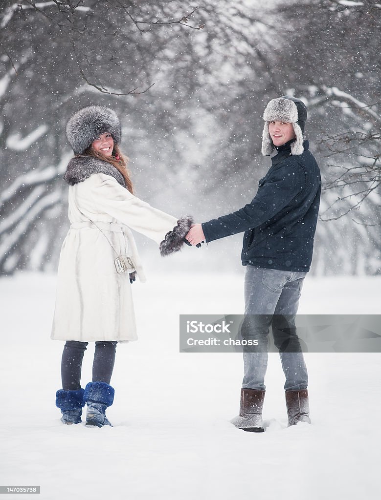 Jovem Casal em um Parque de caminhada - Royalty-free 20-29 Anos Foto de stock