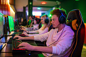 freund-der-videospiele-spielt.jpg?b=1&s=170x170&k=20&c=hWS3x_XOLrqV6cEV6L54nk5ItOEYebYeDGgvXMP9MXQ=