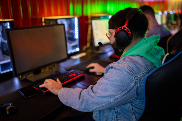 istock Friends playing esports game 1470358320