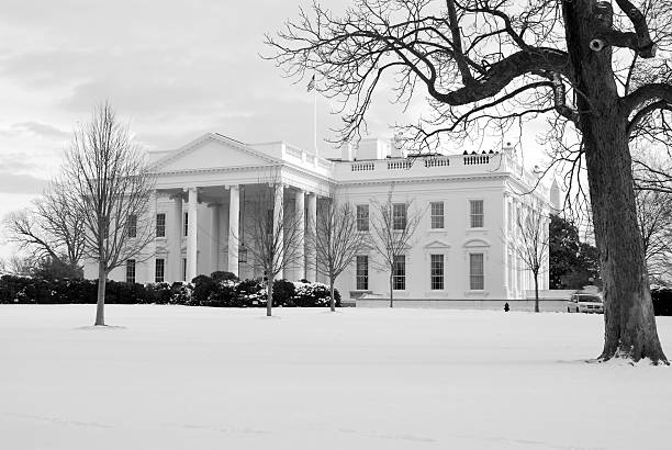 istock White House in the Snow 147035839