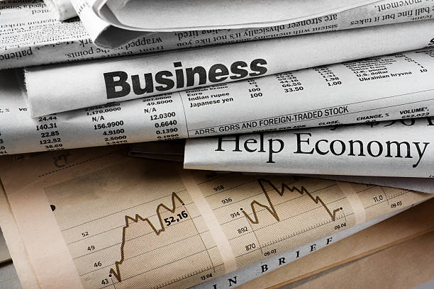 crise em notícias - newspaper headline unemployment finance recession imagens e fotografias de stock