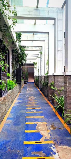 istock an alley in the immigration office 1470362807
