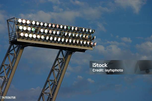 クラウディ夜には照明 - アメリカンフットボールのストックフォトや画像を多数ご用意 - アメリカンフットボール, イルミネーション, ケーブル線
