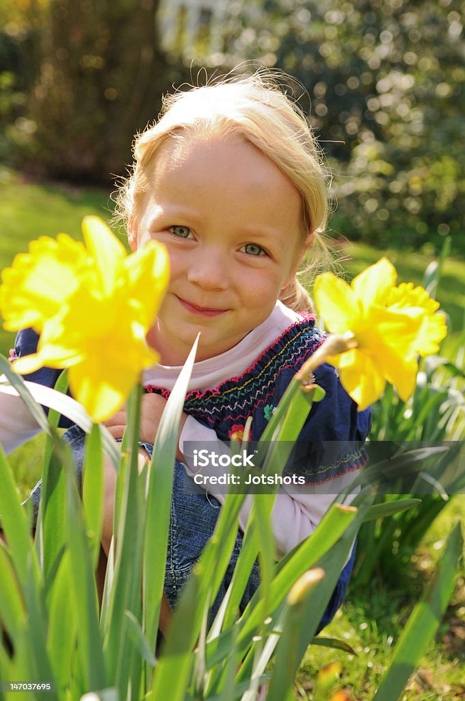 Menina com flores - Royalty-free 4-5 Anos Foto de stock