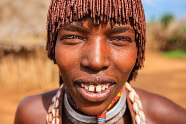 portrait of woman from hamer tribe, ethiopia, africa - hamer woman imagens e fotografias de stock