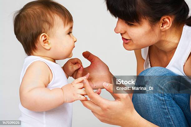 Mutter Mit Ihrem Baby Boy Stockfoto und mehr Bilder von Baby - Baby, Mutter, Reden