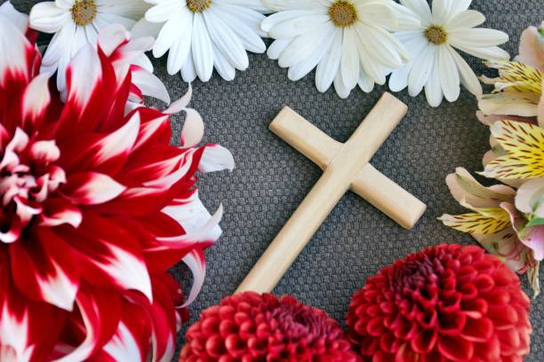 istock Wooden Religious Cross with Flowers 1470403606