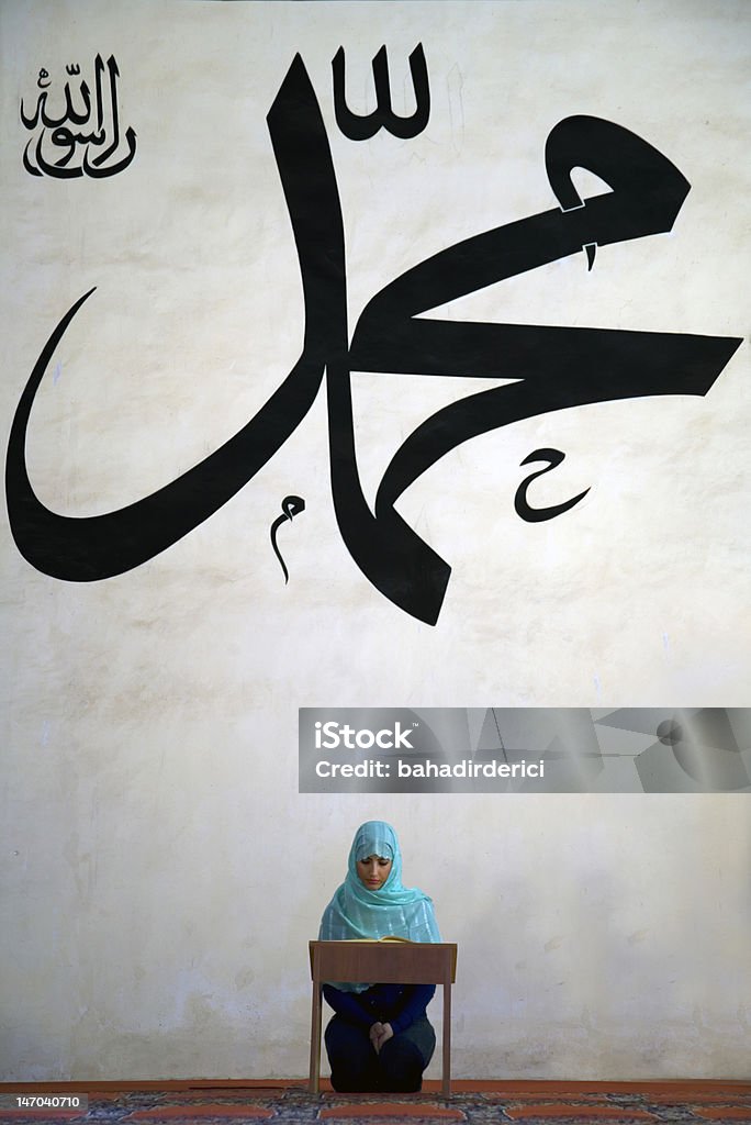Mujer musulmana - Foto de stock de Caligrafía libre de derechos