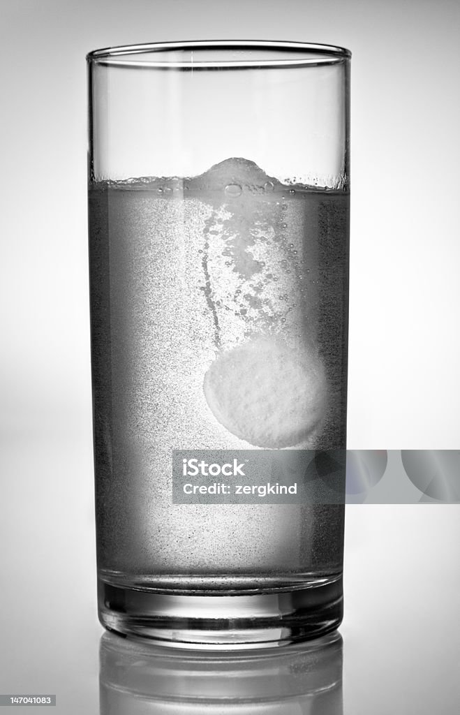 Tablet in acqua - Foto stock royalty-free di Acido acetilsalicilico