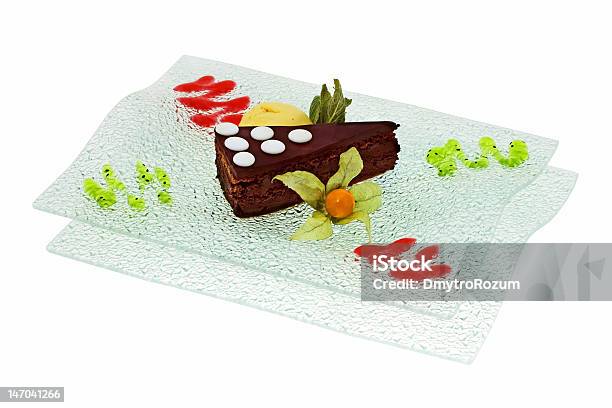 Pastel De Chocolate Foto de stock y más banco de imágenes de Alimento - Alimento, Chocolate, Comida congelada