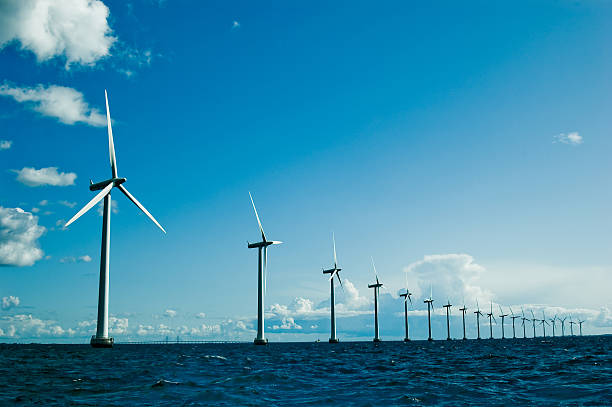 molinos de viento más, horizontal - wind wind power energy tower fotografías e imágenes de stock