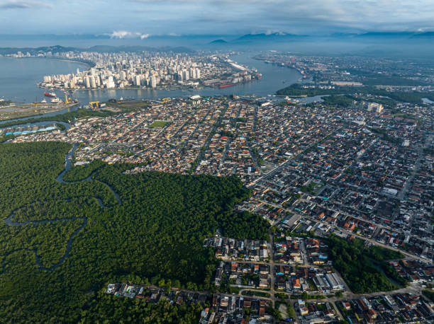 ville de guaruja, ville de santos. état de sao paulo, brésil. - sea life centre photos et images de collection